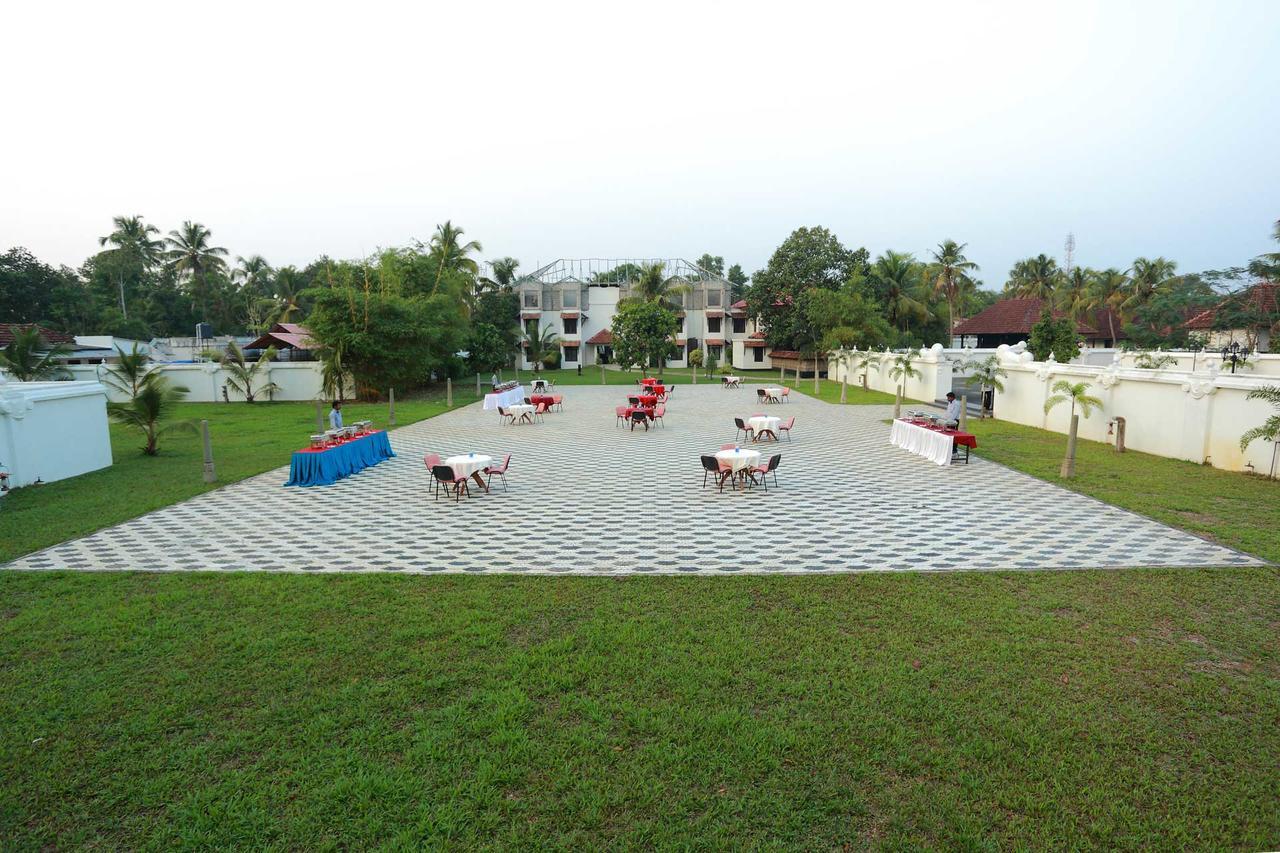 فندق Alappuzhaفي  ترافانكور بالاس المظهر الخارجي الصورة